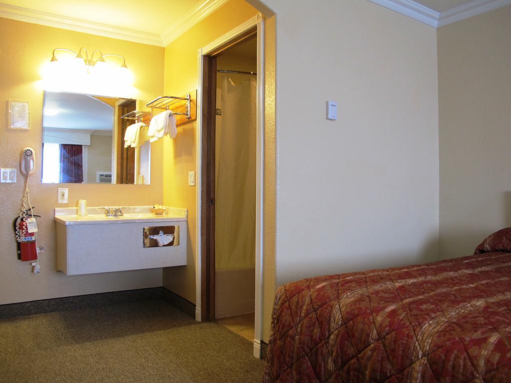 Motel Merrill Field 2*
